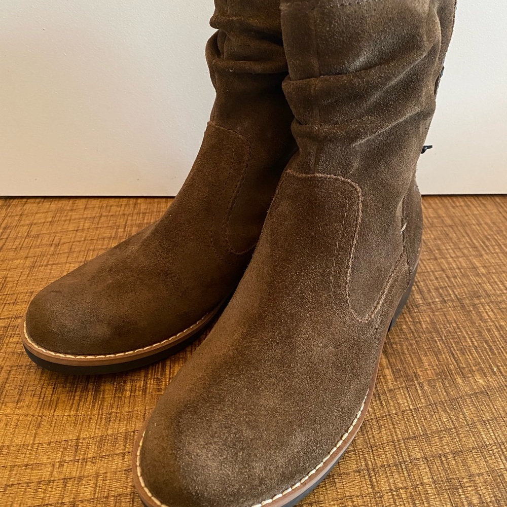 NWOT Luca Lane suede ankle boots